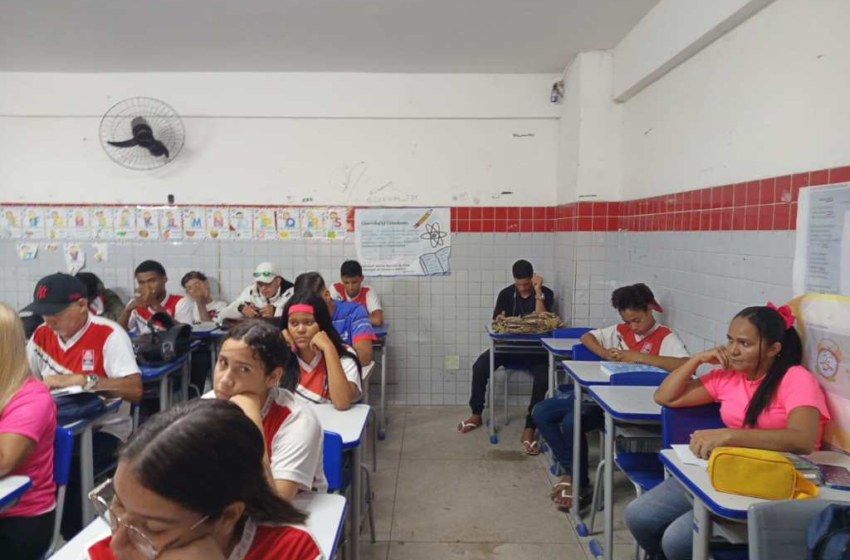  Escola Municipal Afonso Pereira realiza formatura dos alunos do Ciclo IV da EJA