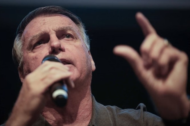  Após prisão de Braga Netto, Bolsonaro compartilha mensagem nas redes sociais