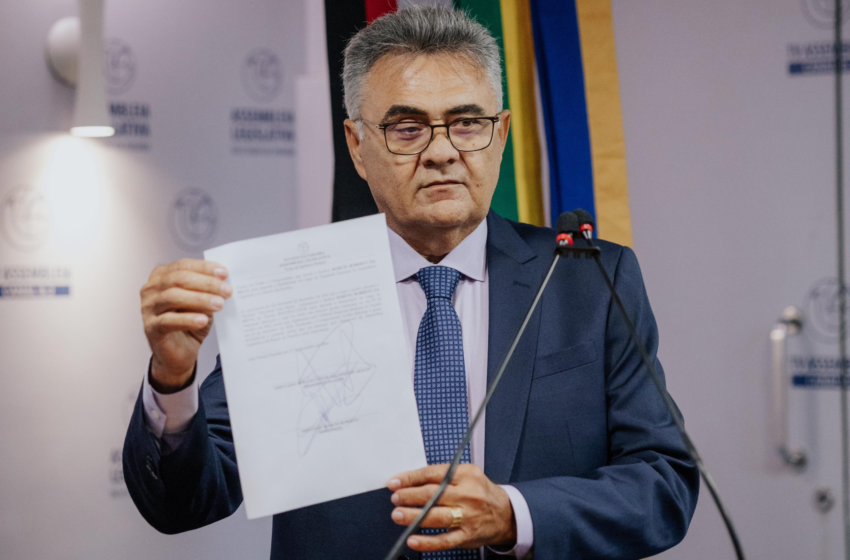 ALPB empossa o deputado Marcio Roberto