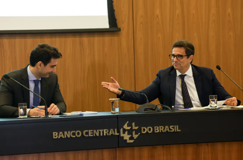  Campos Neto destaca a passagem de comando no Banco Central