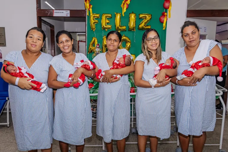  Maternidade Cândida Vargas veste recém-nascidos do Método Canguru com tema natalino