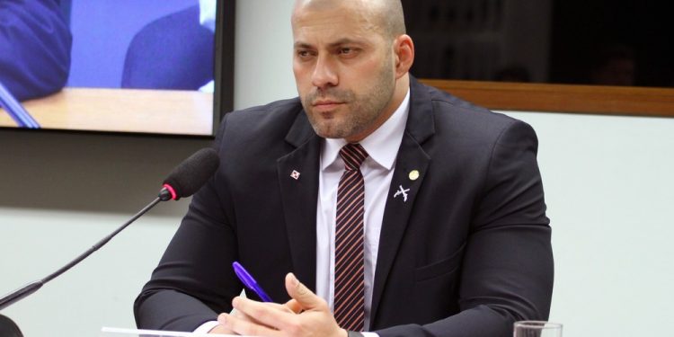  Ex-deputado Daniel Silveira é preso pela Polícia Federal