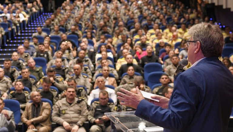  496 policiais e bombeiros militares são promovidos pelo governador João Azevêdo, que autoriza novas ascensões