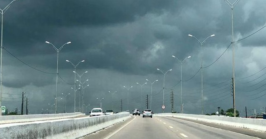  Chuva e clima nublado marcam a véspera de Natal em João Pessoa