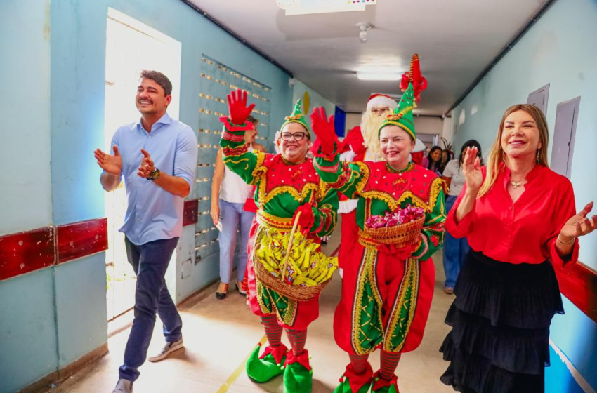  Crianças do Hospital Valentina recebem a visita do Papai Noel