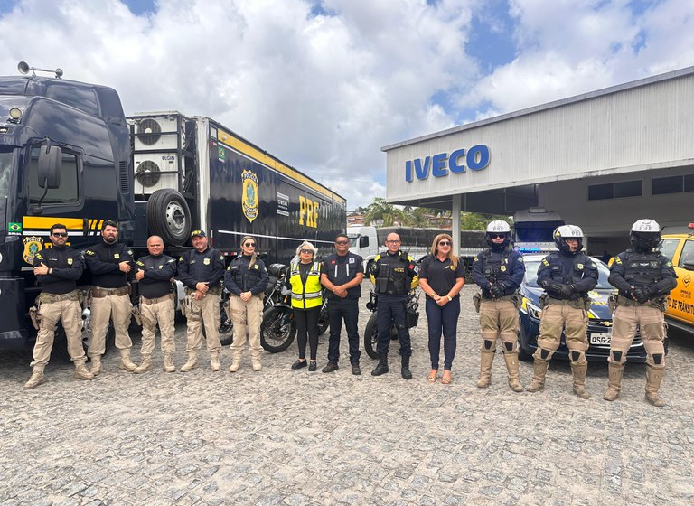  PRF na Paraíba em parceria com as Semob de Cabedelo e João Pessoa promovem ações educativas na Carreta PRF