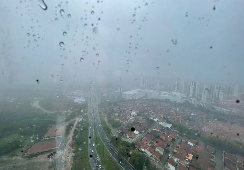  Defesa Civil alerta para chuvas intensas em João Pessoa e pede que a população não se arrisque