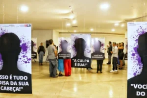 Prefeito Cícero prestigia exposição ‘Por Elas’ na Estação Cabo Branco; veja fotos