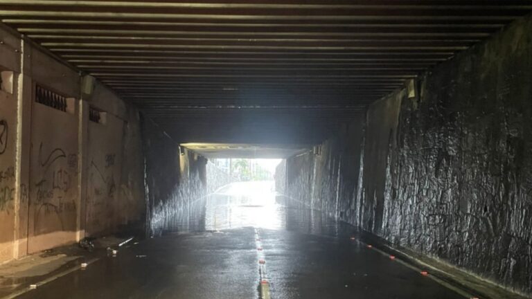 Chuvas provocam alagamento no túnel Damásio Franca e mudam tráfego no Centro de João Pessoa