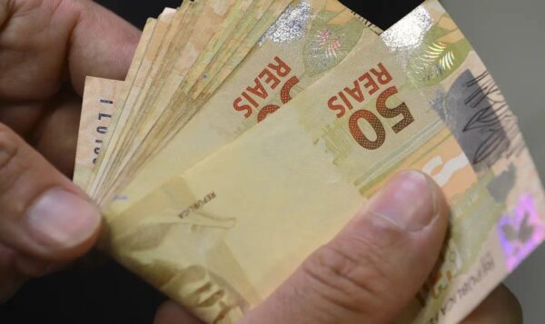  Endividamento das famílias brasileiras volta a crescer e atinge 49% da renda, aponta Banco Central