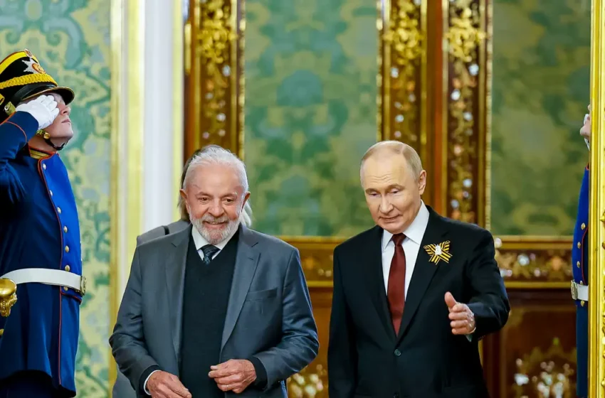  Lula e Putin discutem esforços de paz entre Rússia e Ucrânia em conversa por telefone