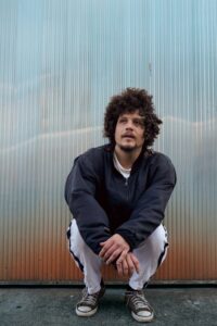  Chico Chico apresenta turnê “Estopim” em João Pessoa e Campina Grande em outubro