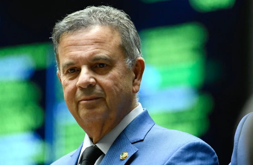  Coordenador de Flávio Bolsonaro diz que votação do fim da 6×1 “não faz bem ao país”