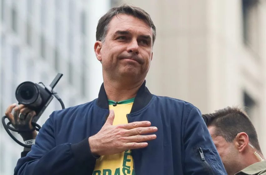 Após viagem aos EUA, Flávio Bolsonaro deve conceder coletiva em Miami nesta quinta-feira